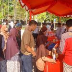 Operasi pasar murah diserbu warga masyarakat Kabupaten Tabalong yang menjual sejumlah barang kebutuhan pokok (Bapok) di Taman Giat Tanjung, Selasa (23/05/2023). (Kalimantanlive.com).
