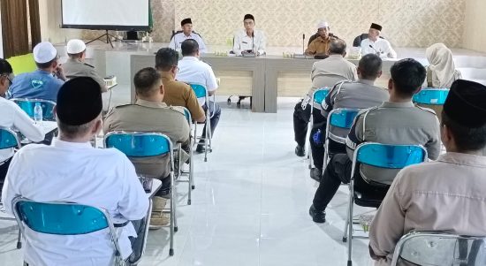 Pemerintah Kabupaten Tanah Bumbu melalui Bagian Kesejahteraan Rakyat (Kesra) menggelar rapat koordinasi (Rakor) pemberangkatan CJH tahun 2023 di Ruang Rapat Kantor Kemeneg Tanah Bumbu, Senin (29/5/2023). (Kalimantanlive.com/ Desy)