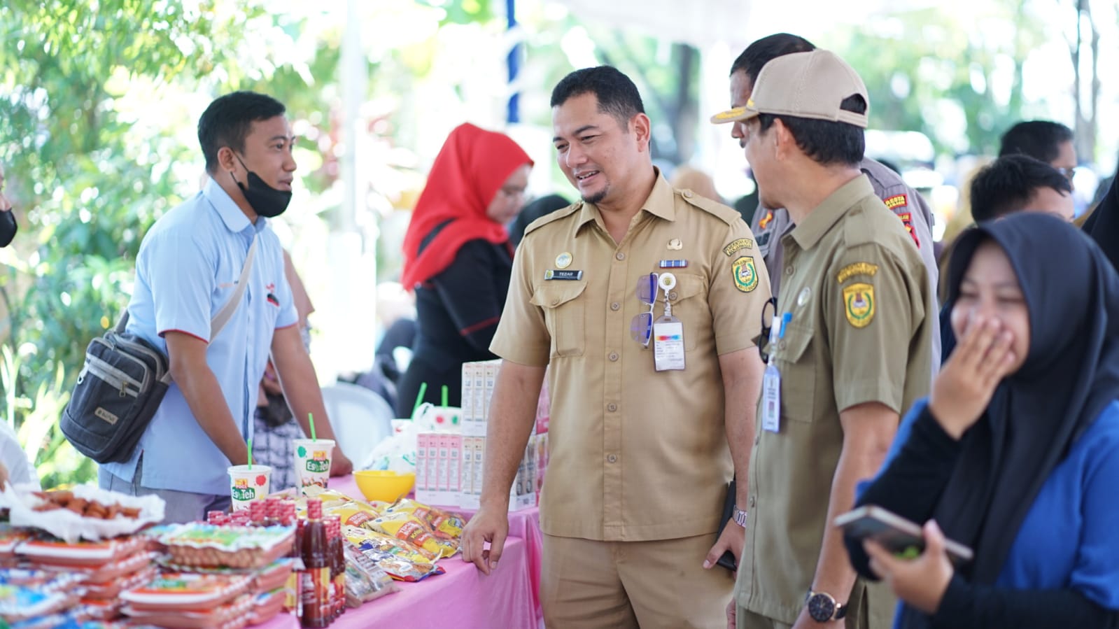 Dinas Perdagangan dan Perindustrian (Disperdagin) menggelar pasar murah dalam upaya pengendalian dan penstabilan harga Bahan Pokok Penting (Bapokting) untuk masyarakat Banjarmasin Selatan, Senin (29/5/23). Kalimantanlive.com/Ilham