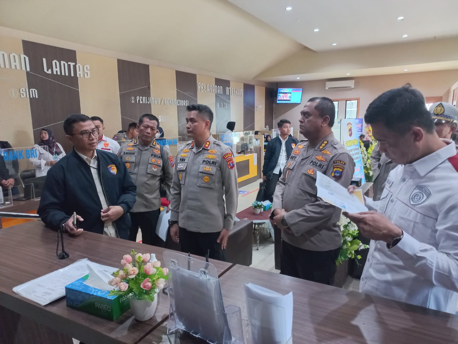 Polres Kotabaru Polda Kalimantan Selatan, menerima kunjungan Tim Asistensi Pemantauan dan Evaluasi Kinerja Penyelenggara Pelayanan Publik (PEKPPP) dari Srena Mabes Polri, Rabu (10/05/23) (Kalimantanlive.com/Siti Rahmah