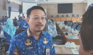 Kepala Bakeuda Kalsel Subhan Yaumil memberikan keterangan kepada awak media usai rapat evaluasi bersama Komisi II DRPD Kalsel, Rabu 17 Mei 2023. (Kalimantanlive.com Eep)