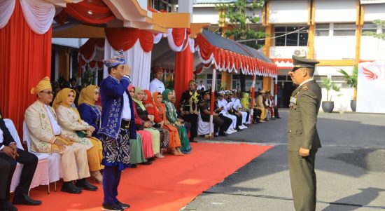 Peringatan hari lahir pancasila 1 Juni 2023 yang berlangsung di halaman kantor bupati kotabaru berlangsung dengan khimat (Kalimantanlive.com/Siti Rahmah).