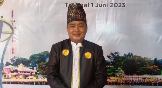 Chairil Anwar Sekretaris Komisi I anggota DPRD Kabupaten Kotabaru dari fraksi Golkar (Kalimantanlive.com/ Siti Rahmah).