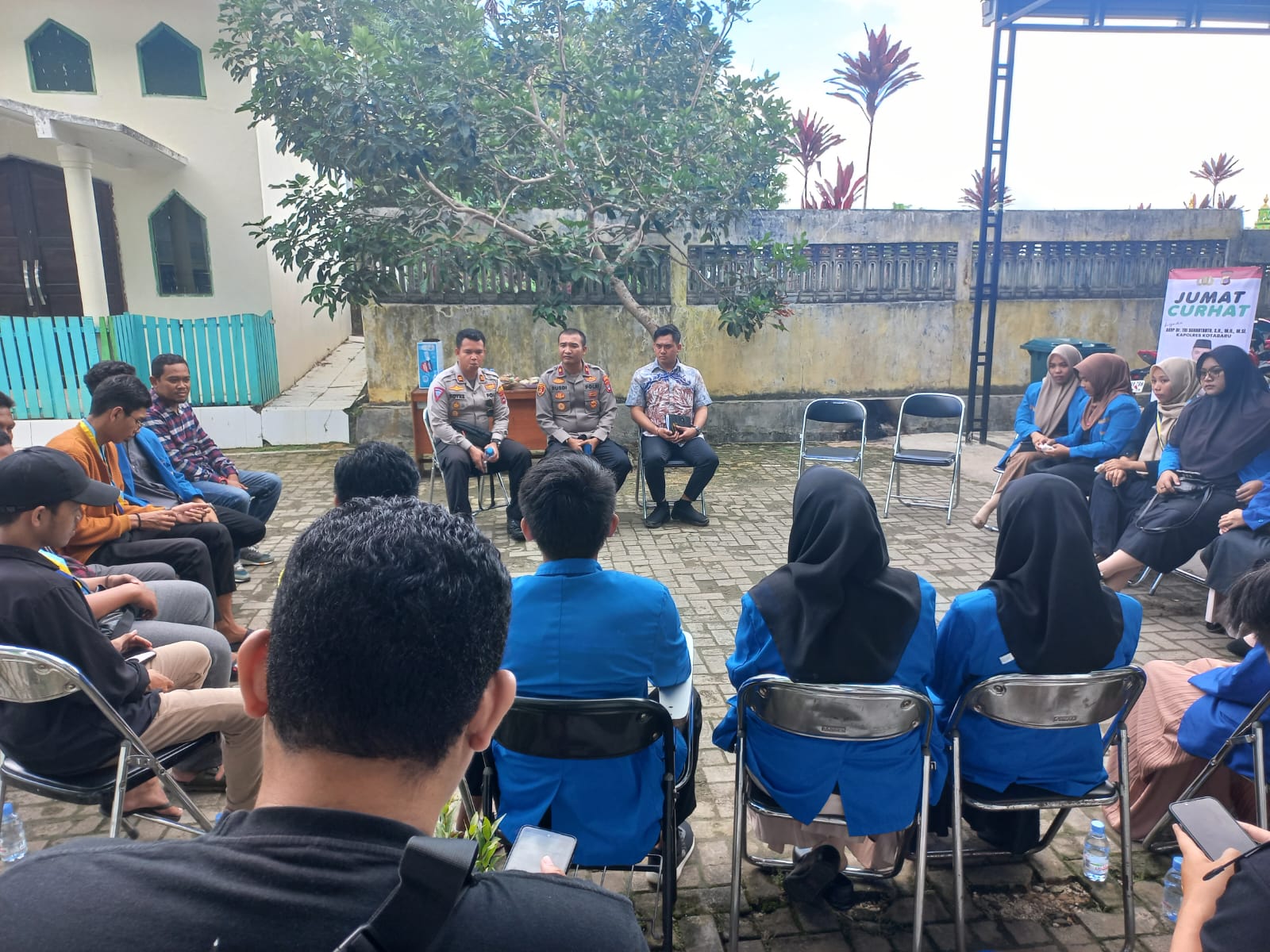Untuk mendengar keluhan dan saran serta masukan dari mahasiswa maupun masyarakat, Polres gelar kegiatan Jum'at Curhat. (Kalimantanlive.com/Siti Rahmah)