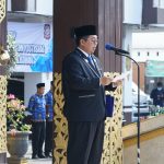 Dalam rangka memperingati Hari Lahir Pancasila, Pemerintah Kota (Pemko) Banjarmasin melaksanakan upacara sekaligus mengukuhkan Purna Paskibraka menjadi Duta Pancasila. Kegiatan tersebut dipimpin langsung Wali Kota Banjarmasin, Ibnu Sina, berlangsung di Halaman Balai Kota Banjarmasin, Kamis (1/6/23) pagi. (Kalimantanlive.com/Ilham)
