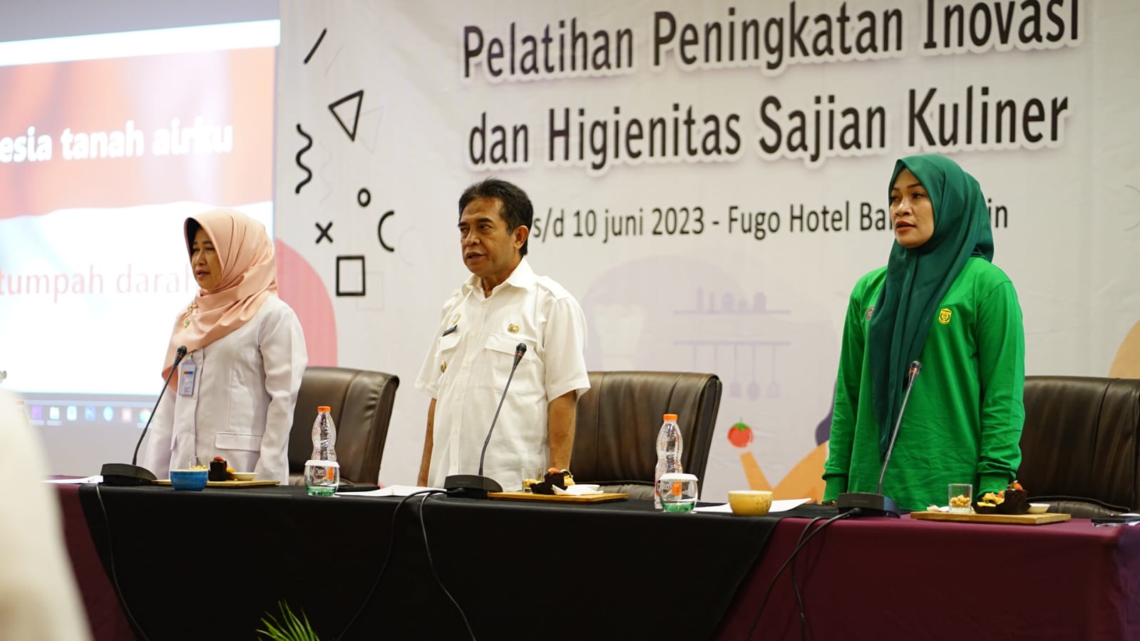 Pemerintah Kota Banjarmasin melalui Dinas Kebudayaan Kepemudaan Olahraga dan Pariwisata Bidang Ekonomi Kreatif menggelar Pelatihan Peningkatan Inovasi dan Higienitas Sajian Kuliner, Rabu (7/6/23). (Kalimantanlive.com/Ilham)