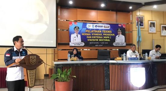 Pemerintah Kabupaten Banjar melalui Dinas Komunikasi Informatika Statistik dan Persandian (DKISP) Kabupaten Banjar Bidang Statistik dan Persandian menggelar Pelatihan Teknis Norma, Standar, Prosedur dan Kriteria (NSPK) Statistik Sektoral, di Aula Barakat, Martapura, Rabu ( 7/6/2023) pagi. (Kalimantanlive.com)