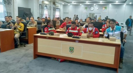 Badan Penanggulangan Bencana Daerah (BPBD) Balangan gelar rapat koordinasi lintas sektor persiapan, pencegahan dan kesiapsiagaan sekaligus penetapan staus keadaan darurat bencana pada Kamis (14/6/2023) di Aula Benteng Tundakan. (Kalimantanlive.com/Kamil).