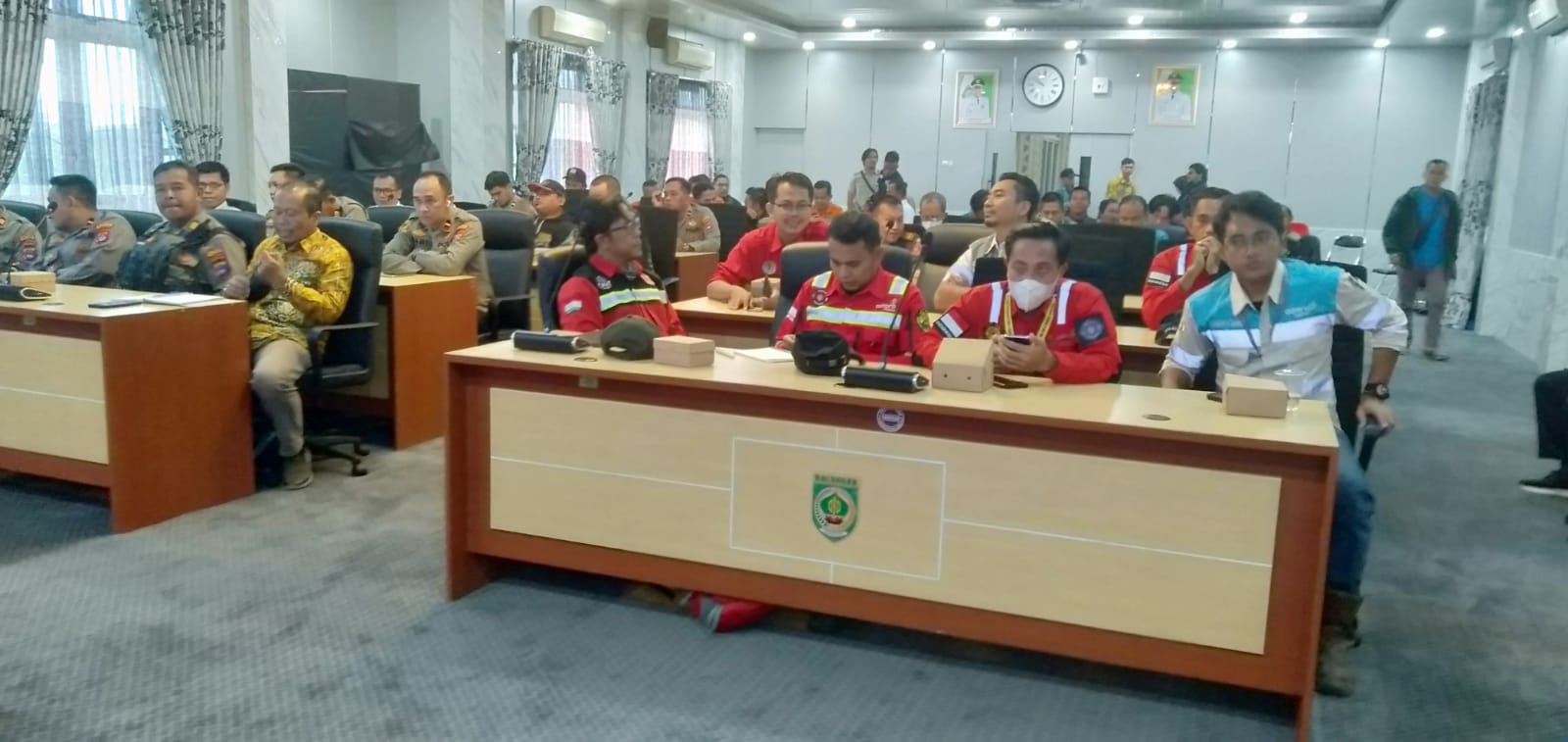 Badan Penanggulangan Bencana Daerah (BPBD) Balangan gelar rapat koordinasi lintas sektor persiapan, pencegahan dan kesiapsiagaan sekaligus penetapan staus keadaan darurat bencana pada Kamis (14/6/2023) di Aula Benteng Tundakan. (Kalimantanlive.com/Kamil).