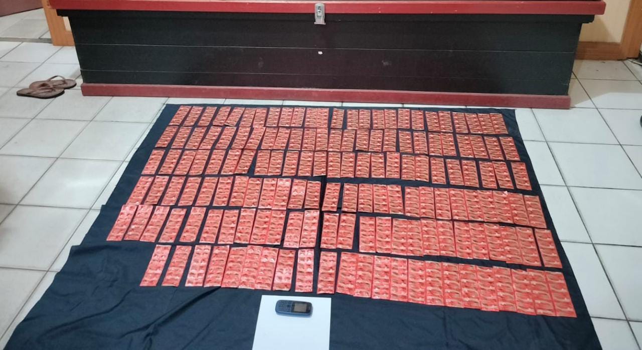 Ribuan butir obat terlarang jenis Seledryl yang turut disita petugas polsek Murung Pudak Tabalong. (foto : Humas Polres Tabalong)