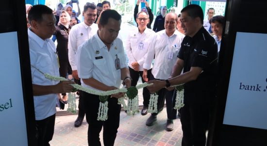 Sekretaris Daerah Kota (Sekdakot) Banjarmasin, Ikhsan Budiman telah resmi meresmikan Kantor Kas Badan Pengelolaan Keuangan, Pendapatan dan Aset Daerah (BPKPAD) kota setempat, Rabu (31/05/23). (Kalimantanlive.com/Ilham)