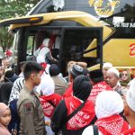 Sebanyak 112 jemaah haji asal Tabalong gelombang kedua resmi dilepas Bupati Anang di Gedung Sarabakawa Tanjung (Kalimantanlive.com/ A Hidayat)