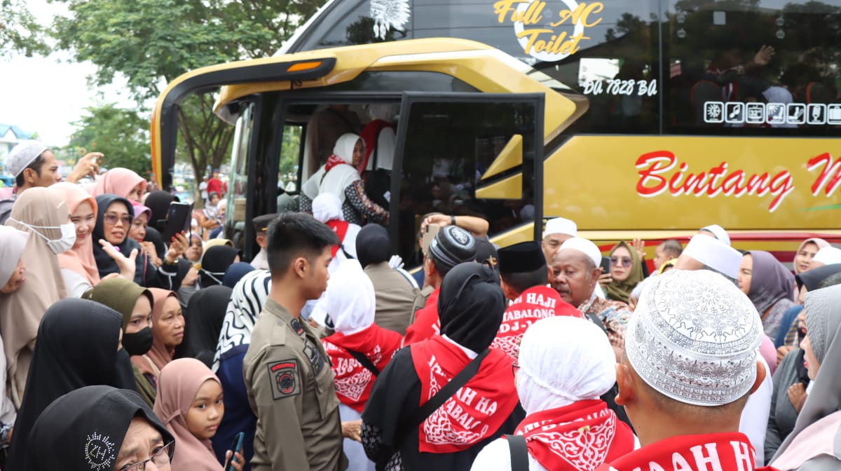 Sebanyak 112 jemaah haji asal Tabalong gelombang kedua resmi dilepas Bupati Anang di Gedung Sarabakawa Tanjung (Kalimantanlive.com/ A Hidayat)
