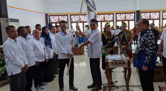 Sahdian resmi dilantik sebagai Ketua Badan Pimpinan Cabang (BPC) Gabungan Pelaksana Konstruksi Nasional Indonesia (Gapensi) Kabupaten Tabalong periode 2023-2028. (Kalimantanlive.com/ A Hidayat).