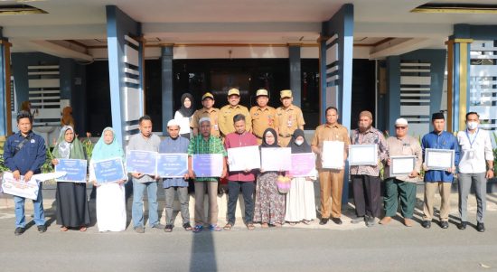 Majelis Ulama Indonesia dan LPPOM MUI Provinsi Kalimantan Selatan bekerjasama dengan Dinas Pertanian Kabupaten Banjar telah melaksanakan Sosialisasi Juru Sembelih Halal (Juleha) 13 Juni lalu, dan Sertifikasi Halal kepada Unit Pelaksana Teknis Dinas (UPTD) Rumah Potong Hewan (RPH) dan Rumah Potong Unggas (RPU) Kabupaten Banjar. (Kalimantanlive.com)