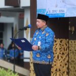 Wali Kota Banjarmasin Ibnu Sina pimpin pelaksanaan apel sekaligus Pengangkatan Sumpah/Janji PNS di lingkungan Pemerintah Kota (Pemko) Banjarmasin, berlangsung di Halaman Balai Kota, Senin (19/6/23). (Kalimantanlive.com/Ilham)