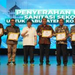 (Kalimantanlive.com/Ilham) Pemerintah Kota (Pemko) Banjarmasin meraih anugrah penghargaan Smart Sanitation Award (SSA) 2023 oleh Aliansi Kabupaten-Kota Peduli Sanitasi (AKKOPSI).