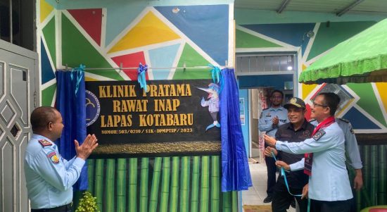 Ketua DPRD Kotabaru, Syairi Mukhlis mengapresiasi Kakanwil Kemenkumham Kalimantan Selatan dan Kepala Lapas Kelas II A Kotabaru yang sudah berkomitmen memudahkan pelayanan kesehatan bagi para warga binaan yang ada di dalam Lapas, Rabu (21/06/23). (Kalimantanlive.com/Siti Rahmah).