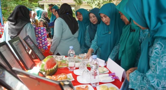 Kegiatan Jambore Kader Posyandu Senin (19/6/2023) di halaman Sekretariat PKK Kabupaten Balangan. (Kalimantanlive.com/Kamil)