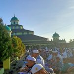 (Kalimantanlive.com/Ilham) Masjid Jami Banjarmasin dipadati para jamaah hingga melebar ke ruas jalan, melaksanakan salat Hari Raya Idul Adha 1444 Hijriah atau tahun 2023, Kamis (29/6/23) dimulai sekitar pukul 07.00 pagi.