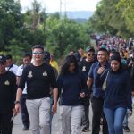 Meriahkan Hari Bhayangkara ke-77, Polsek Pulau Laut Barat Tanjung Selayar Polres Kotabaru melaksanakan jalan sehat lintas sektoral, Minggu (25/6/23) (Kalimantanlive/Siti Rahmah)