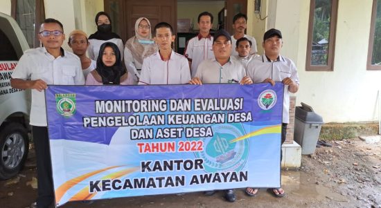 Kegiatan Monitoring dan Evaluasi Pengelolaan Keuangan Desa yang dilaksanakan pada 23 desa di Kecamatan Awayan. (Kalimantanlive.com/Kamil)