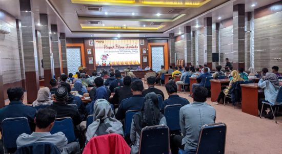 Rapat Pleno Terbuka Rekapitulasi dan Penetapan DPT yang digelar KPU Tabalong di Gedung Informasi Pembangunan, Senin (20/06/2023) malam. (Kalimantanlive.com/ A Hidayat)