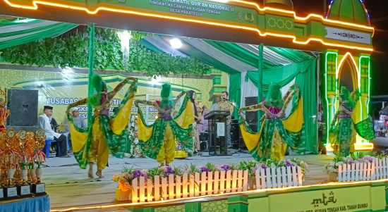 Pembukaan Musabaqoh Tilawatil Qur'an (MTQ) ke-2 Tingkat Kecamatan Kusan Tengah, Kabupaten Tanah Bumbu digelar di Desa Pakatellu, kecamatan setempat, Sabtu (10/6/2023) malam. (Kalimantalive.com/Desy).