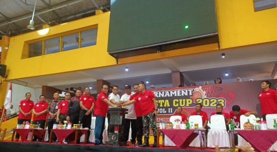 Turnamen Kapolresta Cup 2023 Vol II Basket Ball dalam rangka hari Bhayangkara ke-77 kembali digelar antar SMA sederajat dan Club se-Kalimantan Selatan, di GOR Hasanuddin Banjarmasin, Senin (27/6/23) siang. (Kalimantanlive.com/Ilham)
