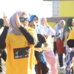 Persatuan Wanita Olahraga Seluruh Indonesia (Perwosi) Kabupaten Kotabaru menggelar Senam Sehat, minggu (11/6/2023) di Lapangan Siring Laut. (Kalimantanlive.com/Diskominfo)