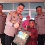 Polres Kotabaru Polda Kalimantan Selatan mengadakan kegiatan bakti kesehatan berupa Sunatan massal gratis. (Kalimantanlive.com/.Siti Rahmah).