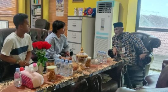 Kedatangan dua orang dari perwakilan PT Pelsart Tambang Kencana Sungai Durian, di kantor Bapenda Kotabaru disambut langsung Kepala Badan Pendapatan Daerah kabupaten setempat (Kalimantanlive.comSiti Rahmah)