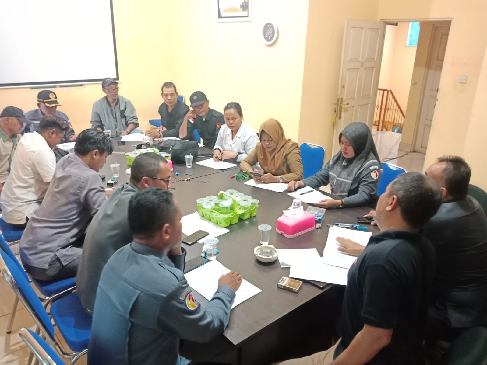 Bawaslu Tabalong beserta jajaran lakukan identifikasi data pemilih TMS dan MS dalam hal pengawasan penyusunan DPSHP menuju DPT Pemilu 2024 (Kalimantanlive.comDok Bawaslu tabalong)