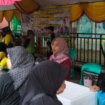 Ribuan masyarakat memadati pasar murah di halaman Pasar Limbur Raya Kotabaru. (Kalimantanlive.com/Siti Rahmah)