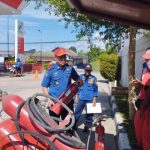 Tim Inspeksi dan Sosialisasi Proteksi Kebakaran Bidang Pencegahan, Dinas Pemadam Kebakaran dan Penyelamatan (DPKP) Kabupaten Banjar kembali sambangi Stasiun Pengisian Bahan Bakar Umum (SPBU). Kali ini giliran SPBU Indrasari, Kecamatan Martapura, Kabupaten Banjar Rabu (7/6/2023) pagi. (Kalimantanlive.com)