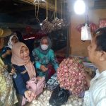 Tim Pengendalian Inflasi Daerah ( TPID) melakukan survey langsung ke pasar kemakmuran untuk memastikan harga dan ketersediaan bahan pokok makanan menjelang Hari Raya Idul Adha yang jatuh pada tanggal 29 Juni 2023 mendatang,Kamis (22/06/23). (Kalimantanlive.con/Siti Rahmah