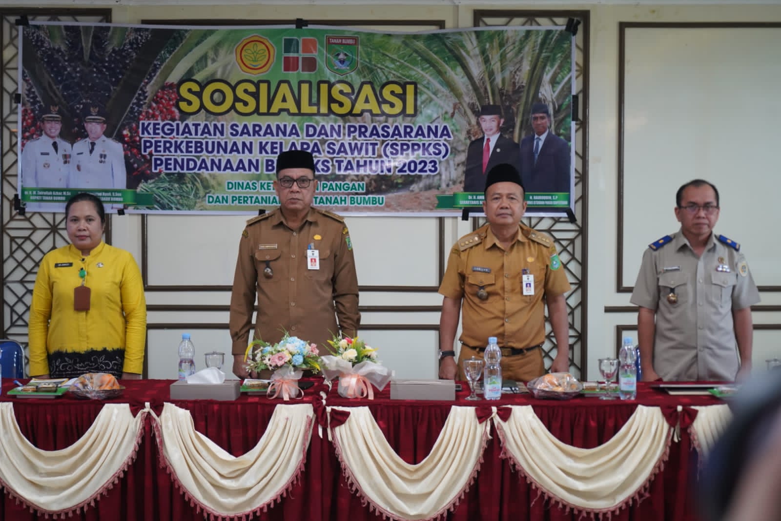 Dinas Ketahanan Pangan dan Pertanian Tanah Bumbu gelar Sosialisasi Sarana dan Prasarana Perkebunan Kelapa Sawit ( SPPKDS ) Pendanaan Badan Pengelola Dana Perkebunan Kelapa Sawit ( BPDPKS ) Tahun 2023, di Medina Hotel & Resort, Kecamatan Kusan Hilir, Senin ( 26/6/2023 ). (Kalimantanlive.com/Desy).