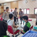 Polres Kotabaru menggelar layanan vaksininasi Covid-19, Senin (12/6/23) (Kalimantanlive.com/Siti Rahmah).