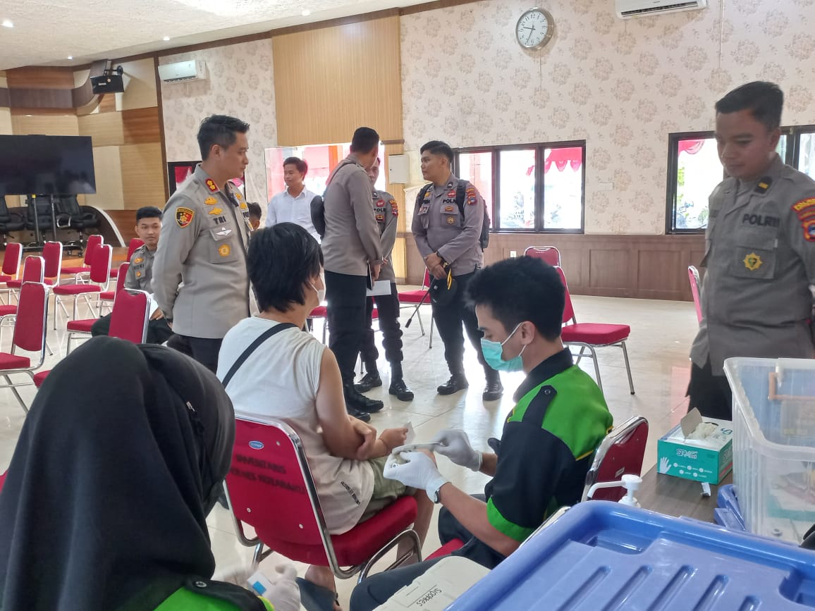 Polres Kotabaru menggelar layanan vaksininasi Covid-19, Senin (12/6/23) (Kalimantanlive.com/Siti Rahmah).