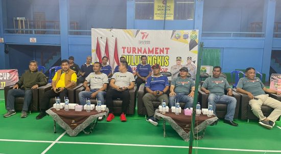 Turnamen Bulutangkis Kapolres Kotabaru Cup 2023 resmi dibuka oleh Waka Polres Kotabaru, Kompol Rusdi Sukandar, S.H., S.I.K., M.H. Rabu (14/6/2023). (Kalimantanlive.com).