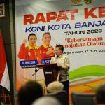 Wali Kota Banjarmasin, Ibnu Sina membuka rapat Kerja KONI (Komite Olahraga Nasional Indonesia) Kota Banjarmasin tahun 2023 di Ballroom Hotel Harper Banjarmasin, Sabtu (17/06/23). (Kalimantanlive.com/Ilham).