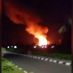 Musibah kebakaran terjadi di Jalan Kayu Tangi 2 Jalur 5 dan 6, RT 20 Kelurahan Pangeran, Kecamatan Banjarmasin Utara, Sabtu (22/7/23) malam sekitar pukul 22.30 Wita. Yang diduga penyebabnya karena dibakar (Kalimantanlive.com/Ilham)