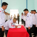 DPK APDESI se-Kabupaten Banjar, dilantik oleh Ketua DPC APDESI Kabupaten Banjar Kasmayuda, di Gedung Serbaguna Desa Indrasari, Martapura, Rabu (5/7/2023) pagi. (Kalimantanlive.com).