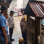 Warga Jalan Simpang Anem RT 16, Kelurahan Kuin Selatan, Kecamatan Banjarmasin Barat digegerkan dugaan orang tenggelam di tepian jamban batang (WC) wilayah Sungai Kuin Banjarmasin, Sabtu (15/7/23) pagi. (Kalimantanlive.com/Ilham).