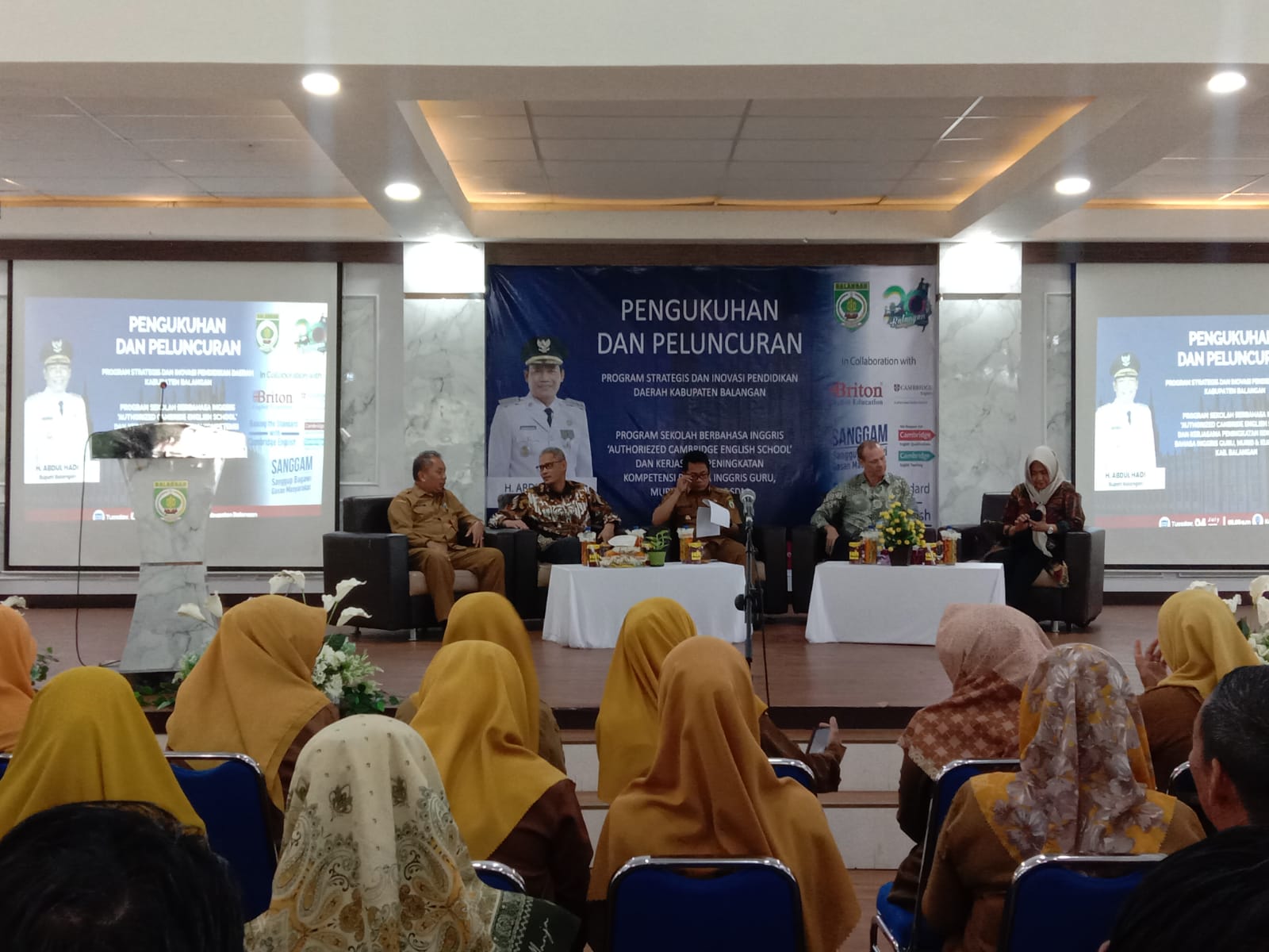 Peluncuran dan pengukuhan inovasi program inovasi 100 Sekolah Berbahasa Inggris ‘Authorized Cambridge English School’ Selasa (4/7/2023) di Aula Mayang Maurai, Komplek Garuda Maharam, Kecamatan Paringin. (Kalimantanlive.com/Kamil)