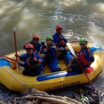 Membersihkan aliran sungai Balangan, Komunitas Jelajah Balangan (KJB) bekerjasama dengan Dinas Lingkungan Hidup Balangan menggelar kegiatan BASARUAN atau Babarasih Aliran Sungai Balangan. (Kalimantanlive.com/Kamil).