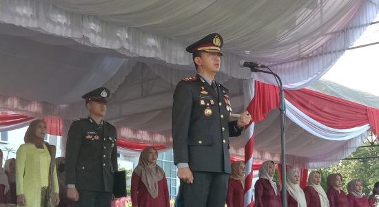 Pemerintah Kabupaten Balangan menggelar upacara dalam rangka peringatan Hari Bhayangkara ke- 77 di Halaman Kantor Bupati Balangan pada Sabtu (1/7/2023). (Kalimantanlive.com/Kamil)