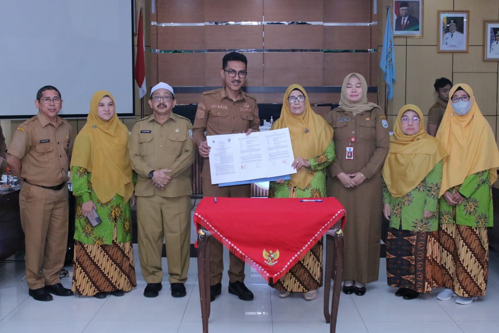 Bupati Banjar H Saidi Mansyur pimpin Rapat Koordinasi (Rakoor) mingguan bersama jajaran dan Direktur Perusahaan Daerah, di Aula Barakat Martapura, Senin (3/7/2023) pagi. (Kalimantanlive.com)