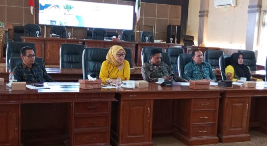 Untuk sekian kalinya kembali warga Desa Sumber Rejeki mendatangi DPRD Balangan untuk mengetahui proses pemekaran di desa setempt Selasa (18/7/2023). (Kaliamantanlive.com/Kamil)