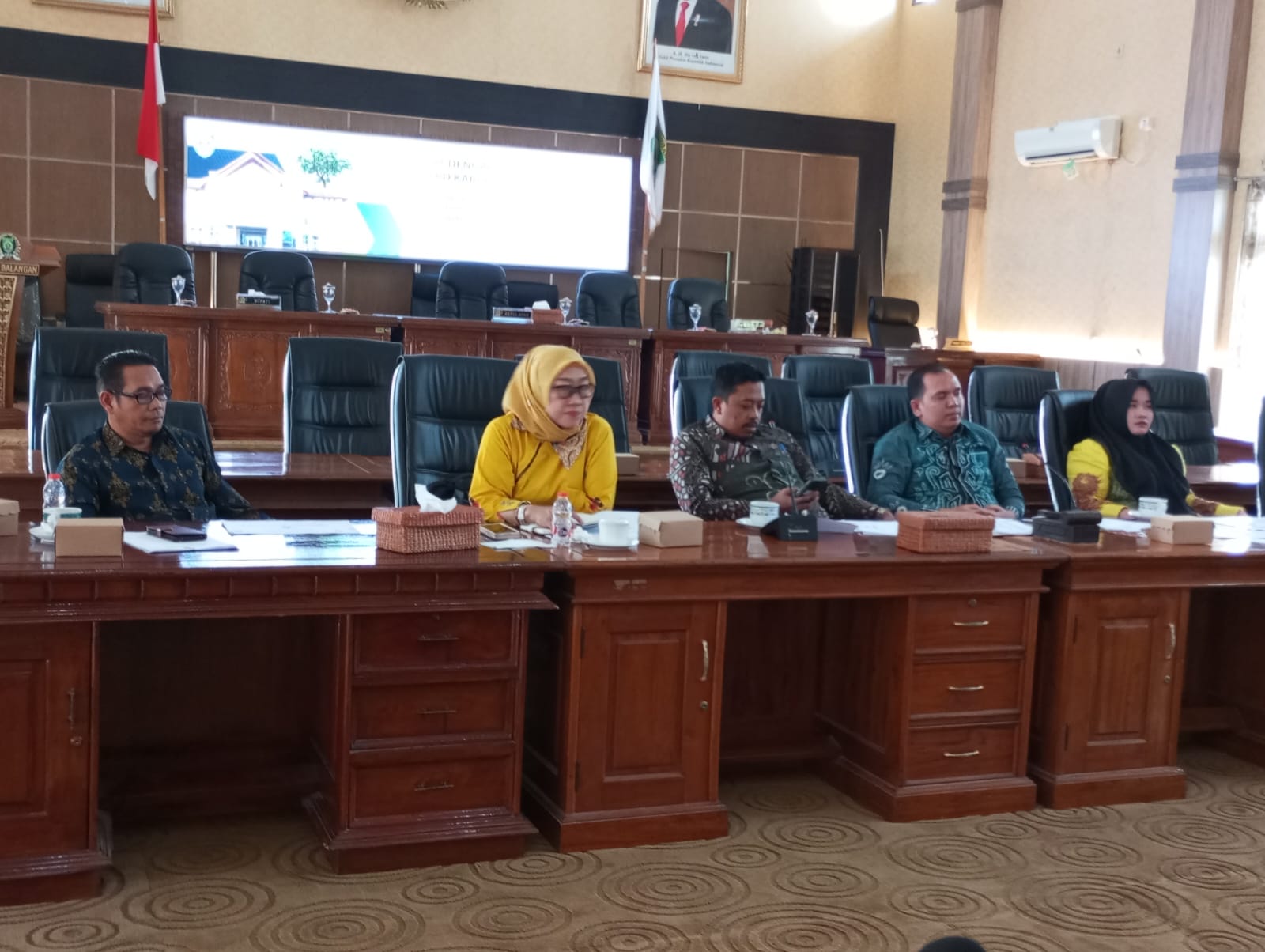 Untuk sekian kalinya kembali warga Desa Sumber Rejeki mendatangi DPRD Balangan untuk mengetahui proses pemekaran di desa setempt Selasa (18/7/2023). (Kaliamantanlive.com/Kamil)